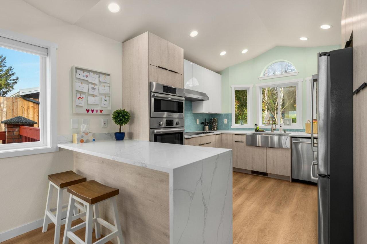 @ Marbella Lane - Wave House, Your Oceanfront Retreat! 오크하버 외부 사진